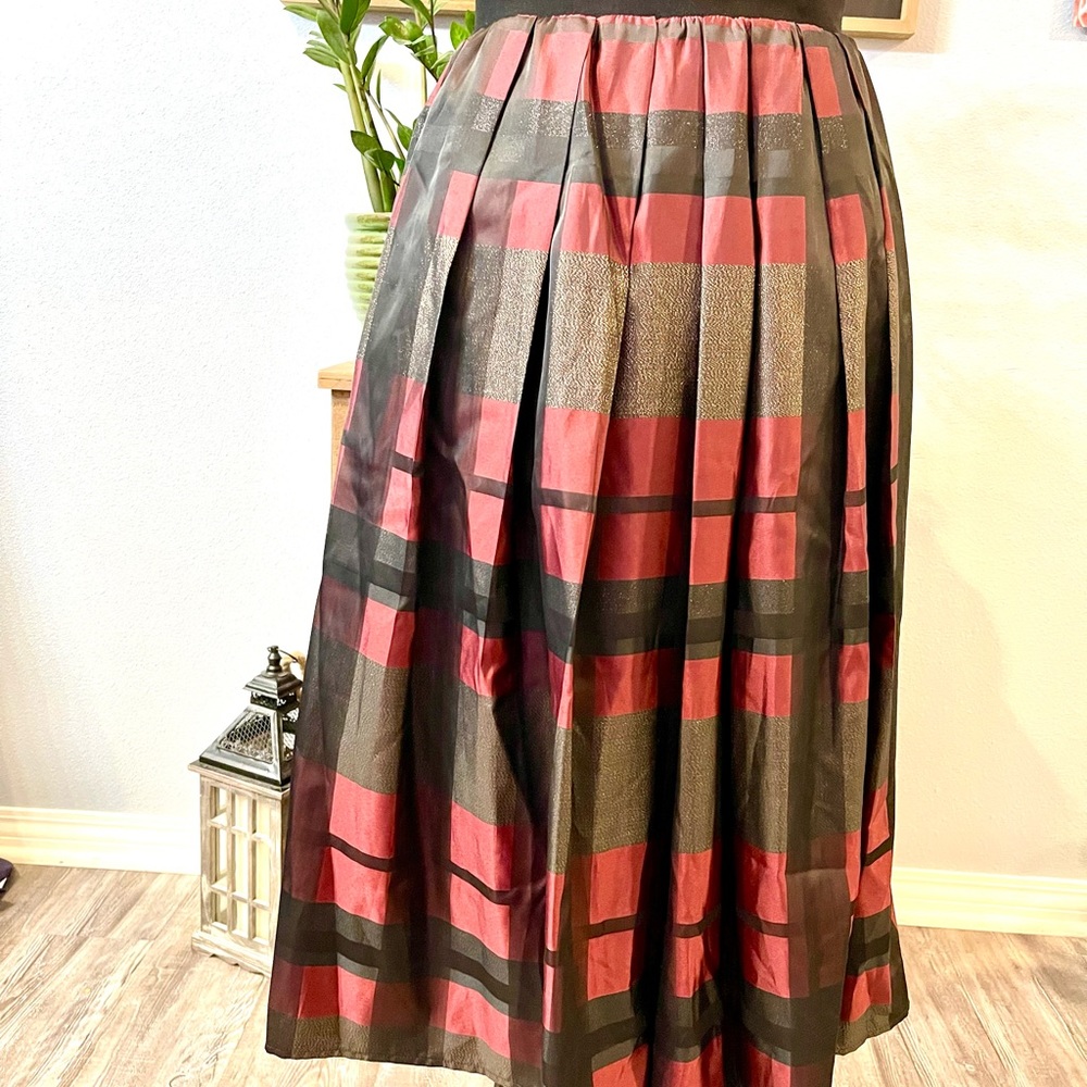 Joan Rivers XSP, elastic waist band 27-30 inches, length 30.75 lined, 2 pockets